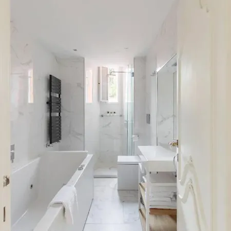 Iflat Unforgettable In Front Of Colosseum *