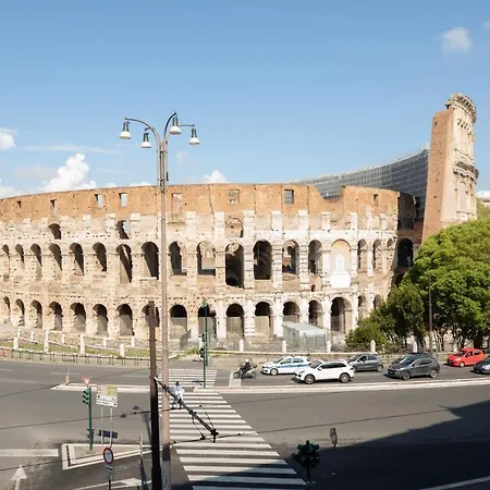 Iflat Unforgettable In Front Of Colosseum * Rome