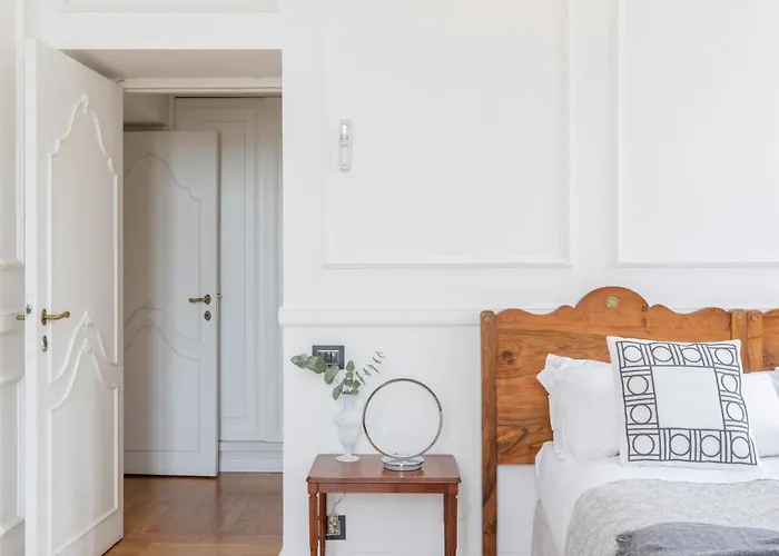 Iflat Unforgettable In Front Of Colosseum *